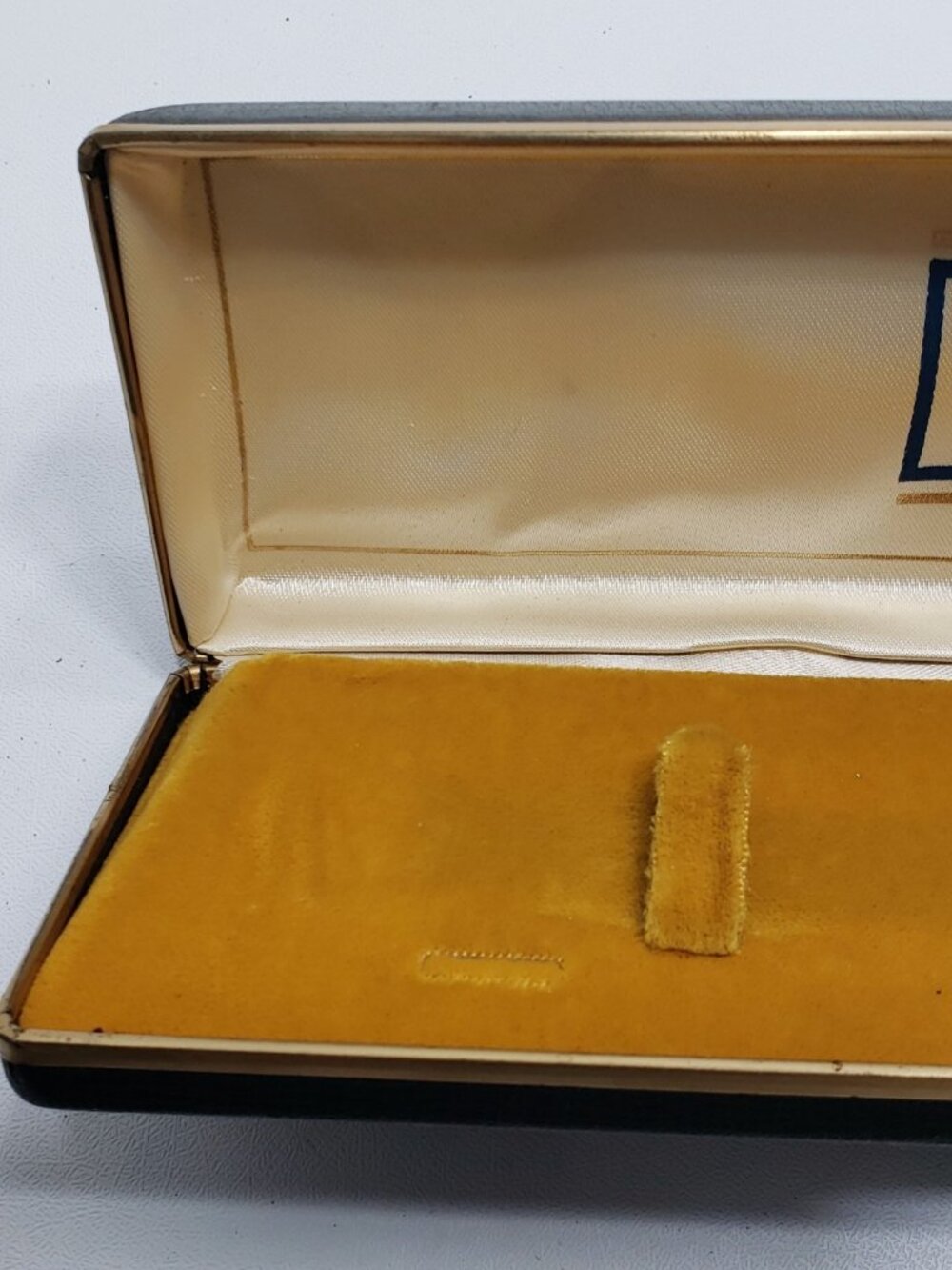 Vintage 1974 Bulova Sabre Slim Elegance Manual Wind Dress Watch w/ Case - Picture 13 of 16
